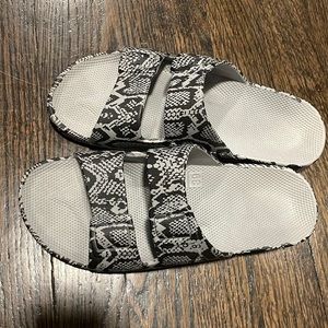 Freedom Moses Grey lizard print sandals